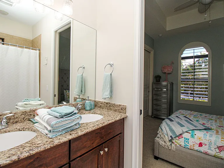8000 Cordoba Pl — Photo 39