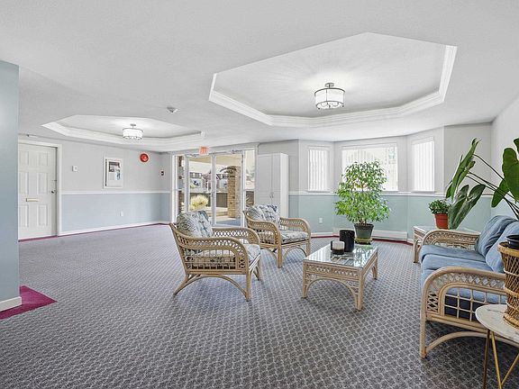 4th image of 46966 Yale Rd #304