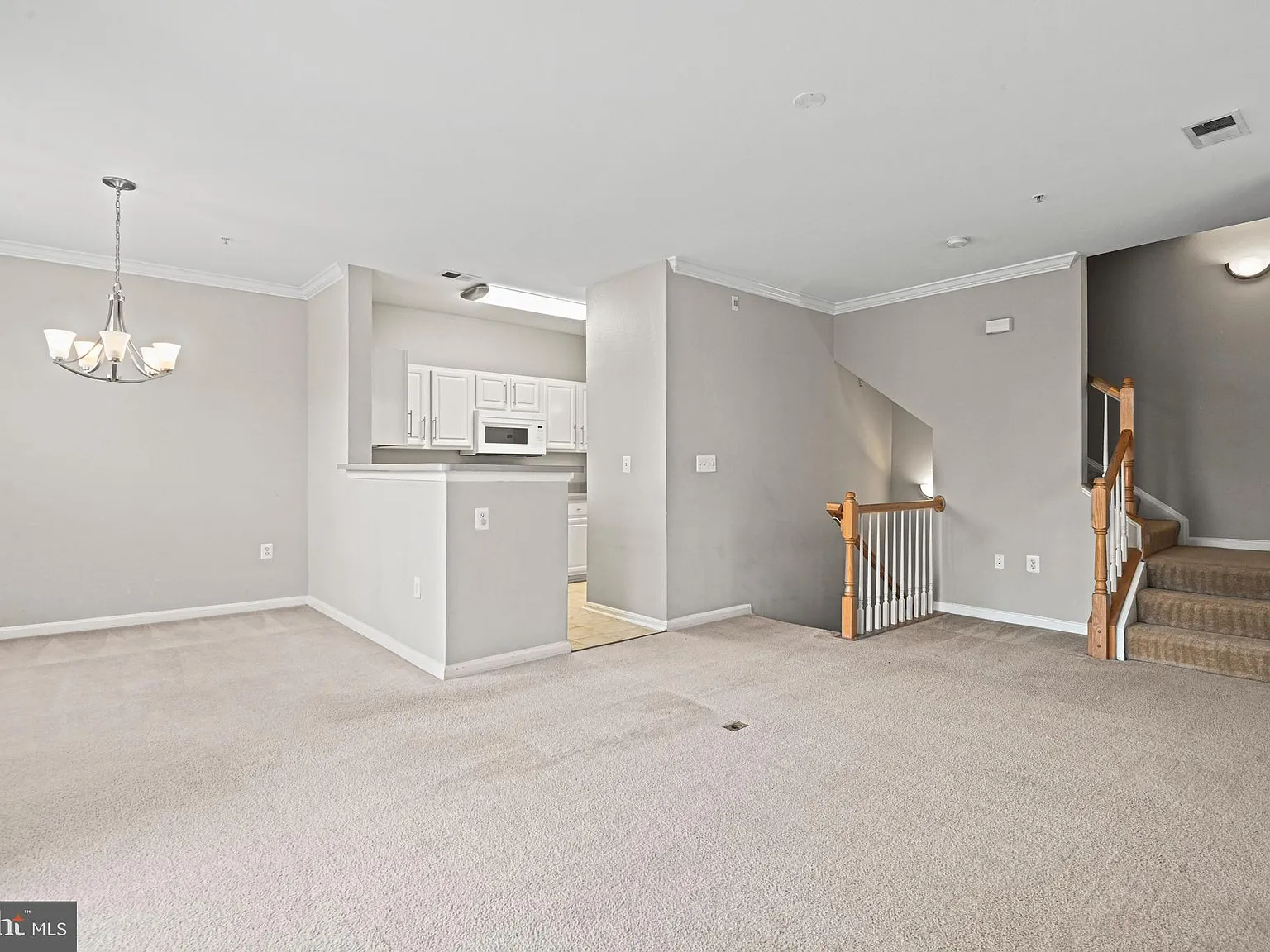 3 bed, 1.5 bath, 1238 sqft, $2,350 — Photo 4