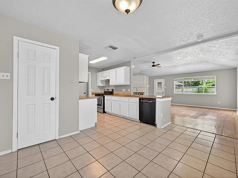 2310 Woodwind Dr — Photo 15