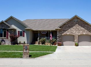 1623 Tanglewood Ln, Salina, KS 67401