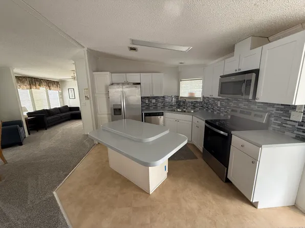 846 Hawthorn Cir, Barefoot Bay, FL 32976