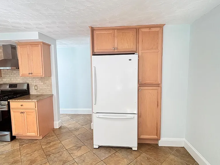 10 Mellen St #10 — Photo 11