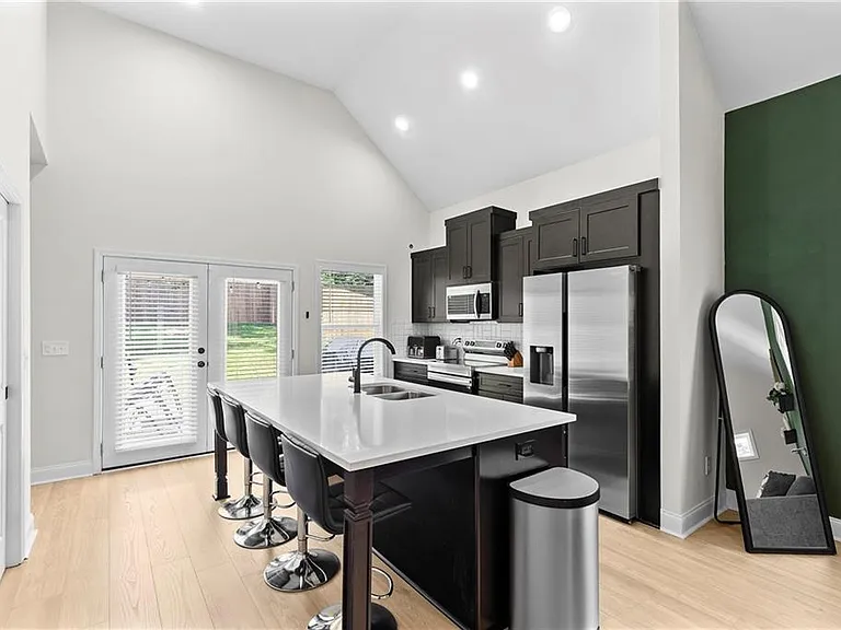 624 Robert St NW — Photo 7
