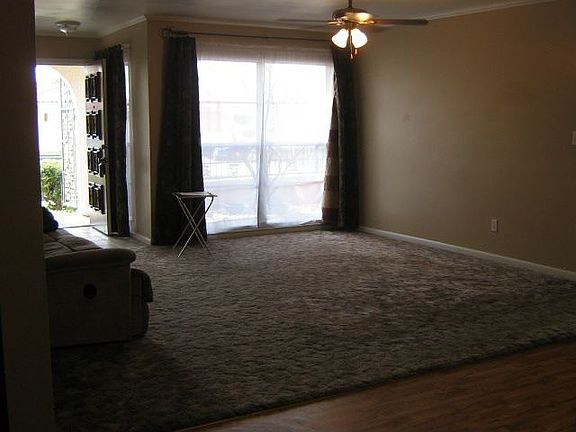 Livingroom picture windows