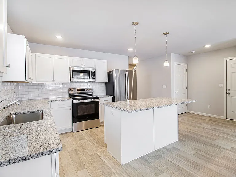 1257 Baker St — Photo 3