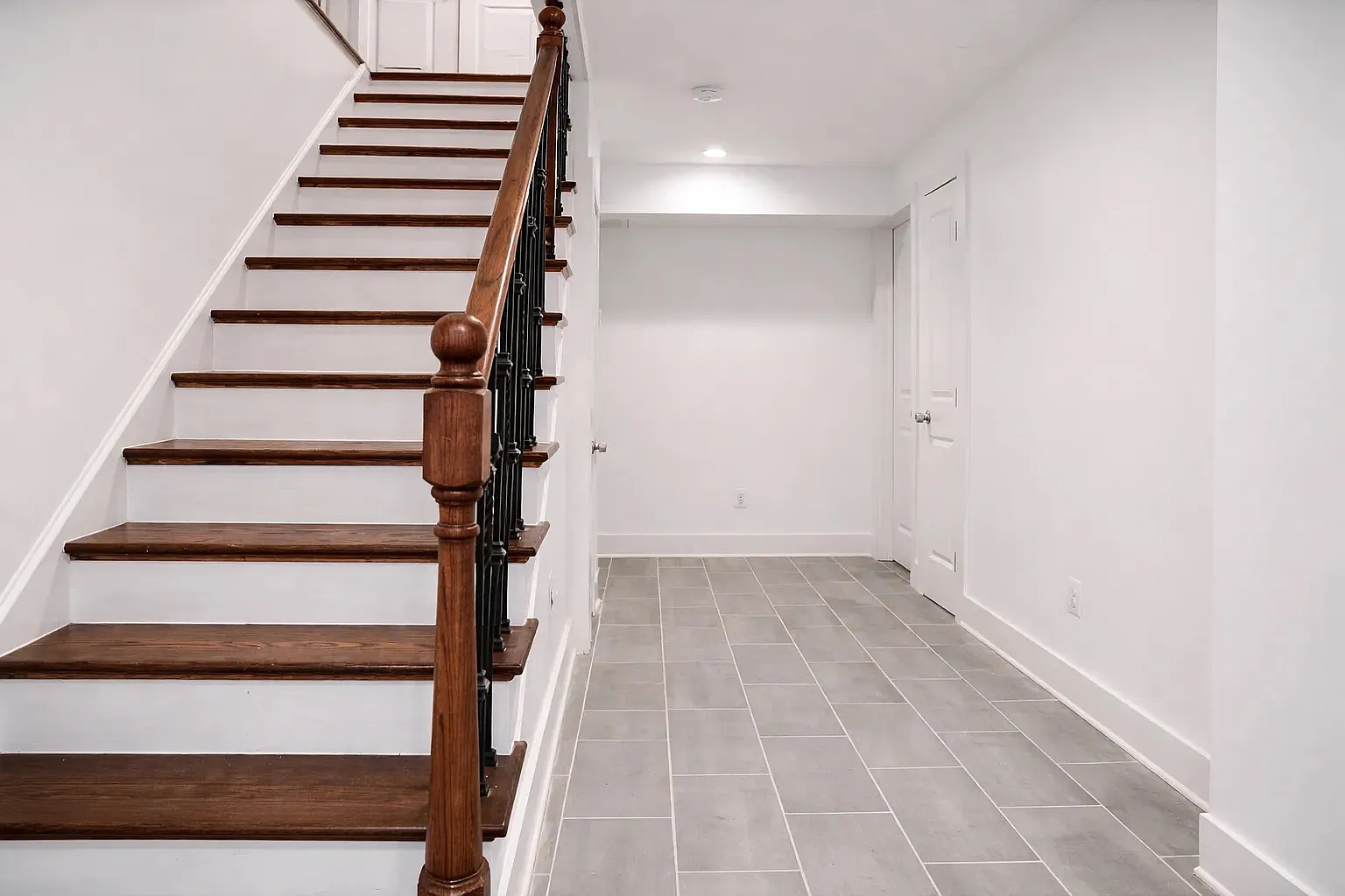 3 bed, 1000 sqft, $3,300 — Photo 3