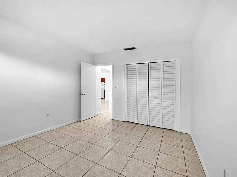 199 SW 15th St #3 — Photo 18