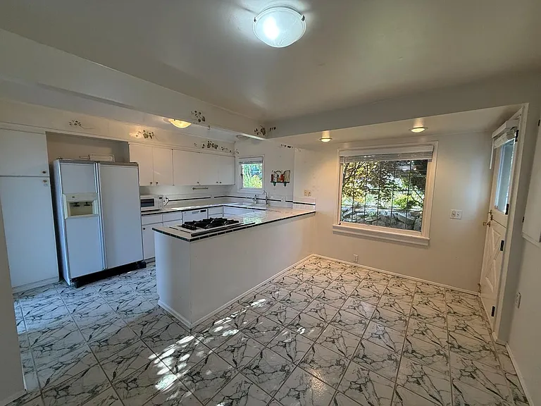 2466 Montavista Pl W — Photo 14