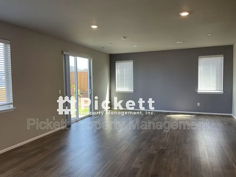 938 Timberline Ave — Photo 9