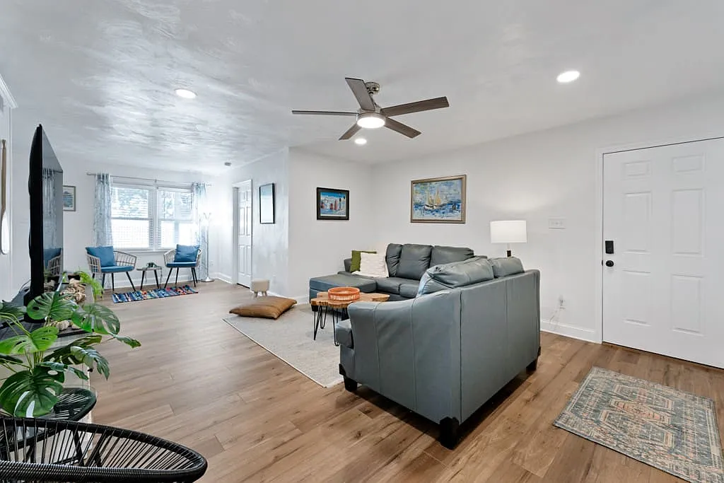 2 bed, 2520 sqft, $3,300 — Photo 3