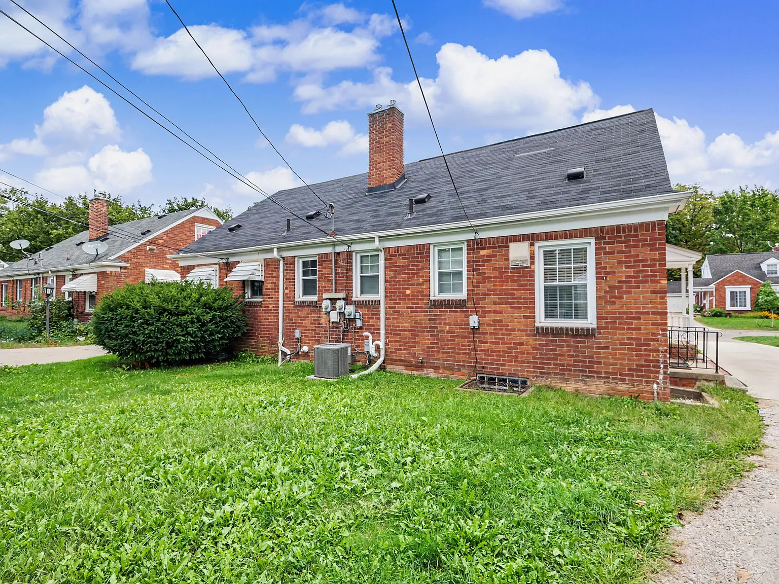 2 bed, 882 sqft, $1,600 — Photo 3