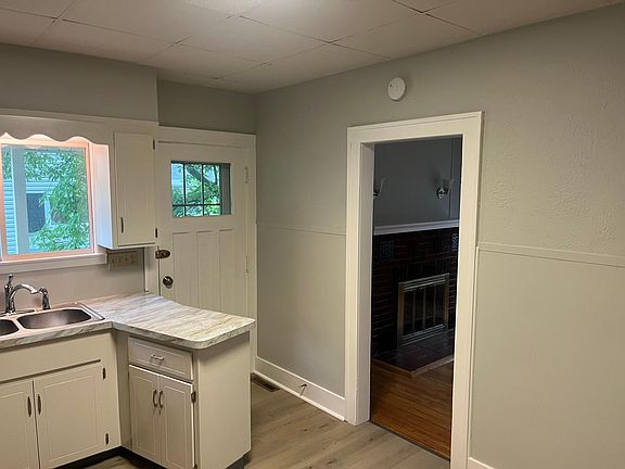 2nd image of 16 Dix Ave APT B