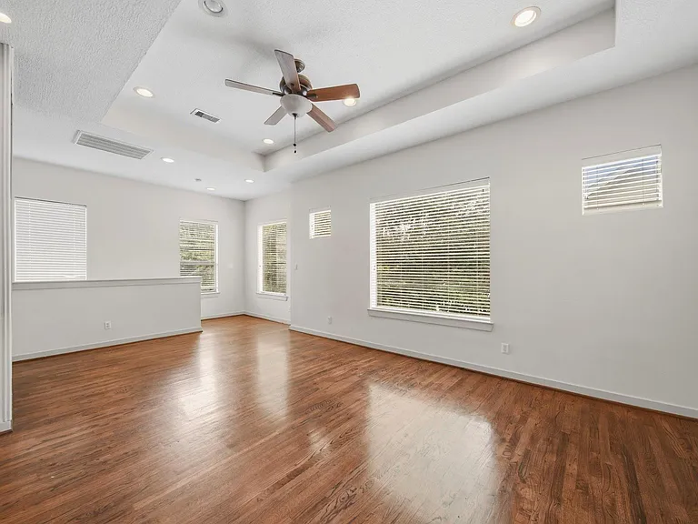4036 Center St — Photo 16