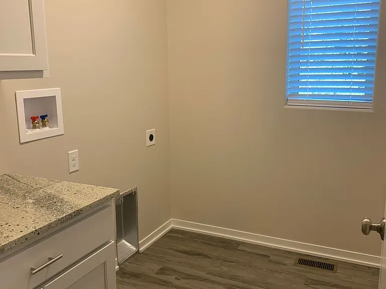 9920 Del Rio Dr — Photo 3