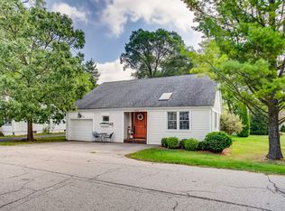 8902 Roland Dr, Barrington, IL 60010