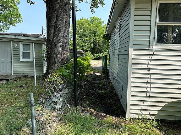 3rd image of 3724 Marvin Ave