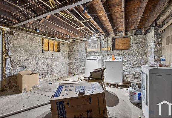 3rd image of 2100 E Adelaide Ave #1F