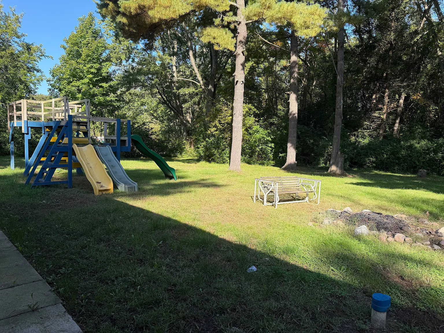 3 bed, 1.5 bath, 1300 sqft, $2,000 — Photo 2