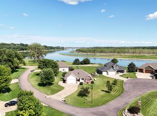 1405 River Aspen Rd, Yankton, SD 57078