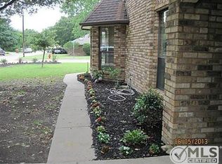 618 Hillside Dr, Kennedale, TX 76060
