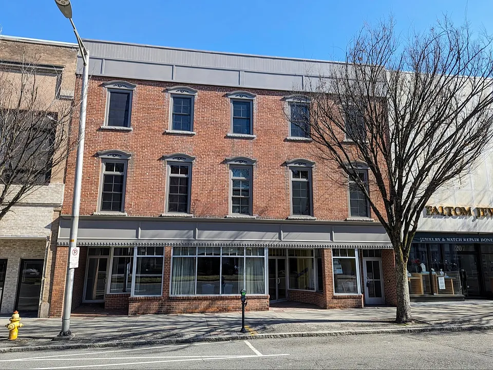 209 Main St #3D