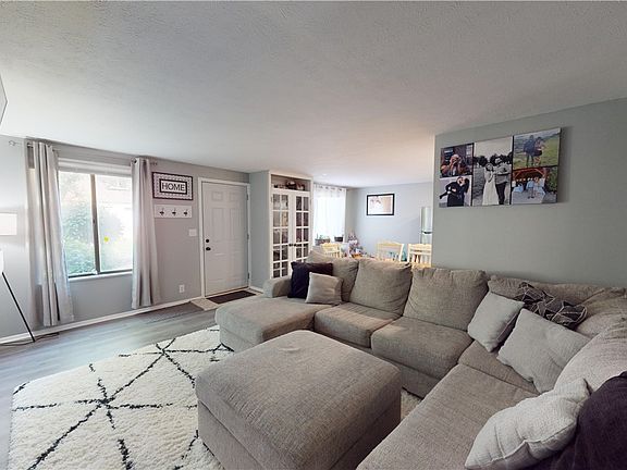 4th image of 1651 Mentor Ave APT 1405
