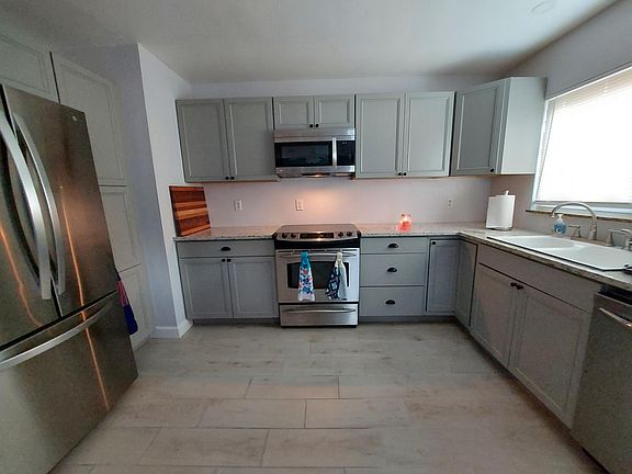 Large eat-in kitchen.