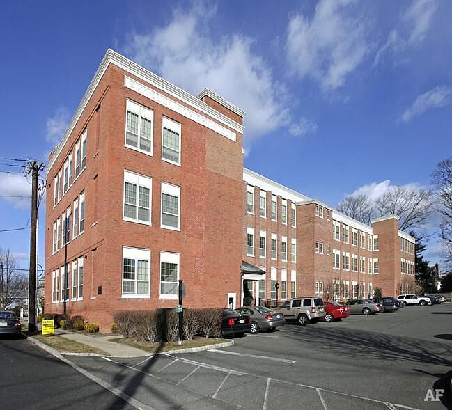 1st image of 33 Forest Ave APT 1E