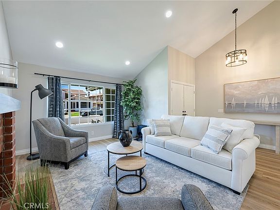 2nd image of 940 S Boone Cir