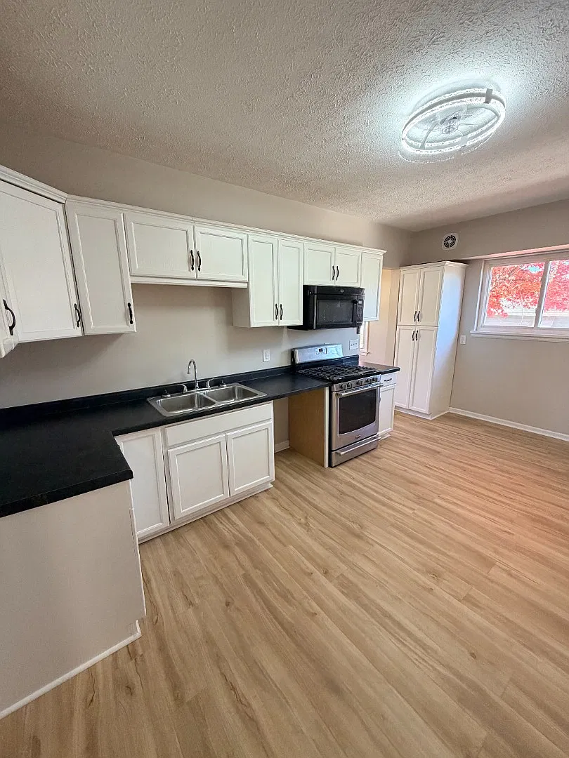 Renovated 3-Bedroom Single Family House in Parma | Garage + Laundry Hookups — Photo 4
