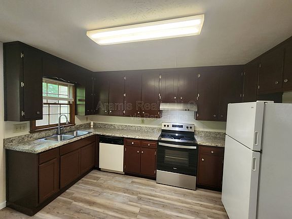 4th image of 2101 Wexford Dr #A-1
