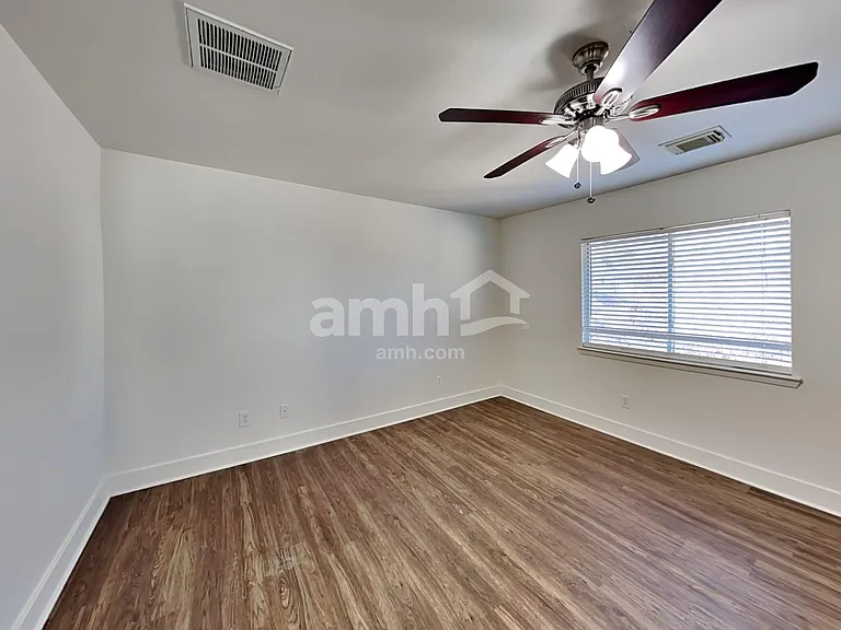 817 Lightningbug Ln — Photo 11
