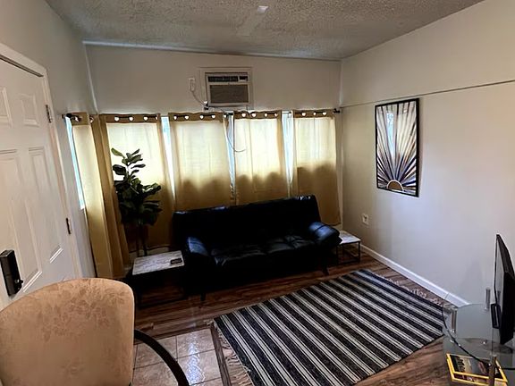 3rd image of 4401 44th St #2