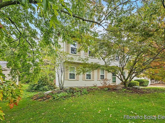 3rd image of 1479 Maple Hollow St SE