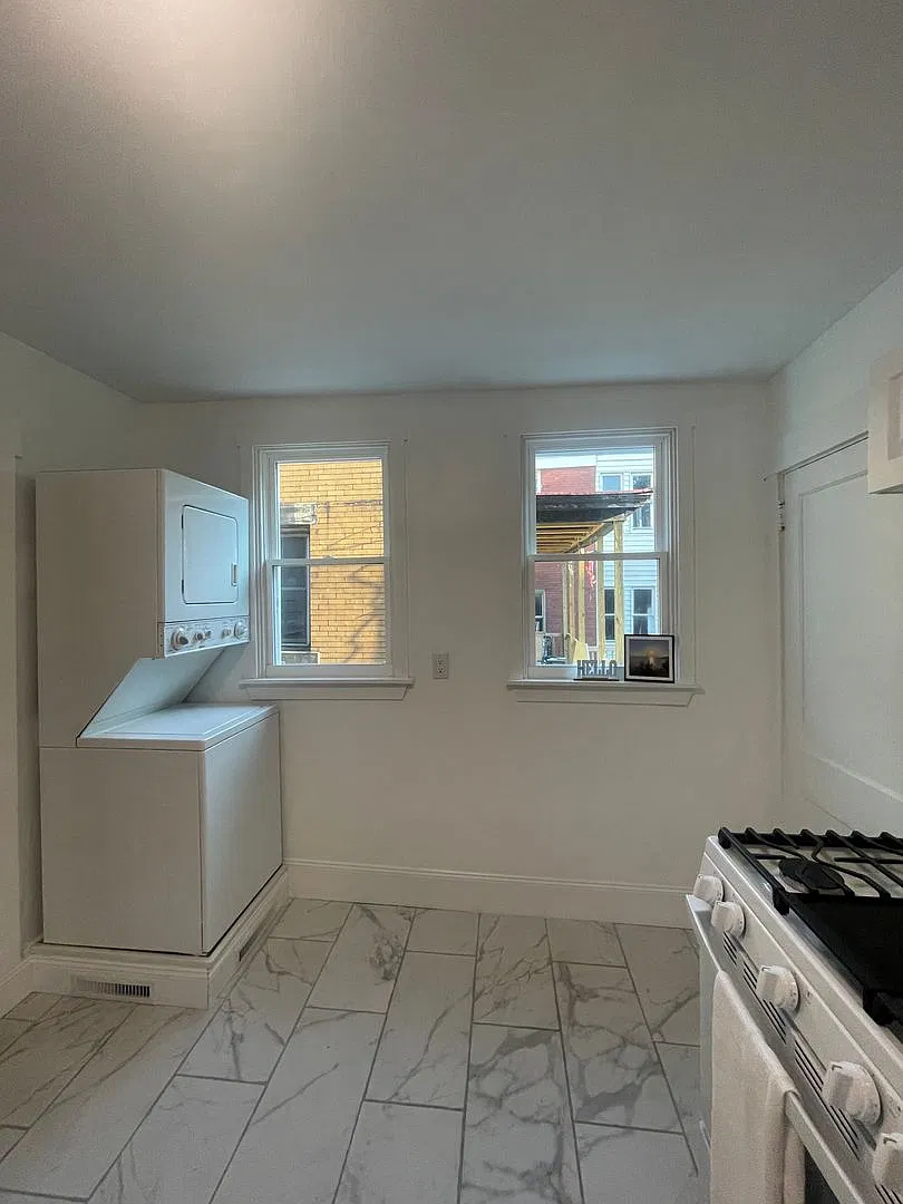 2 Bed/1Bath, AC, Parking in Pittsburgh — Photo 3