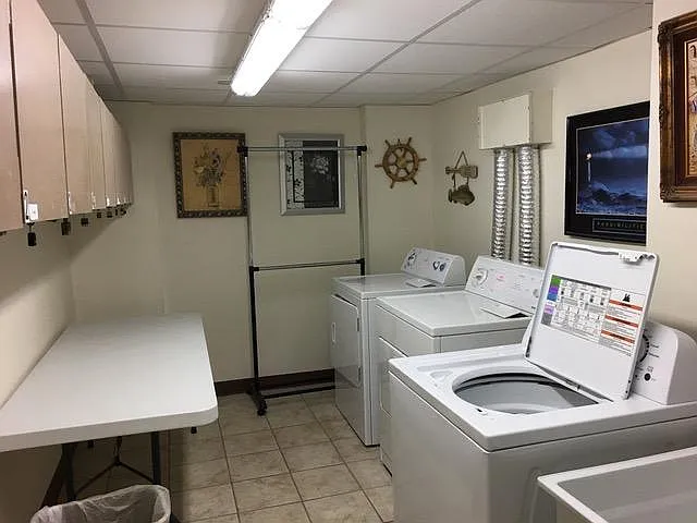 10th floor Laundry room