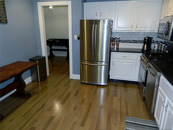 4th image of 105 Country Club Ln