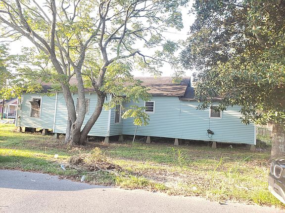 4th image of 611 S Young St