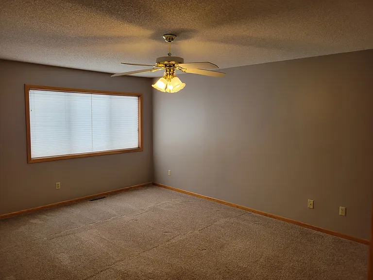10924 Oregon Ave S — Photo 7