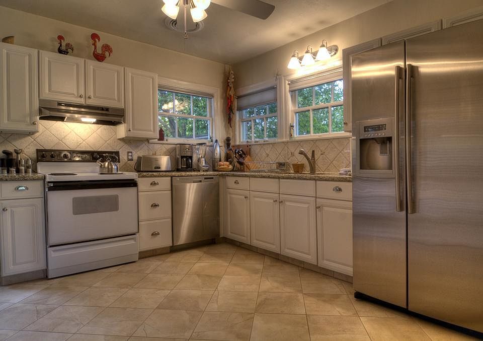 2nd image of 3131 Wroxton Rd