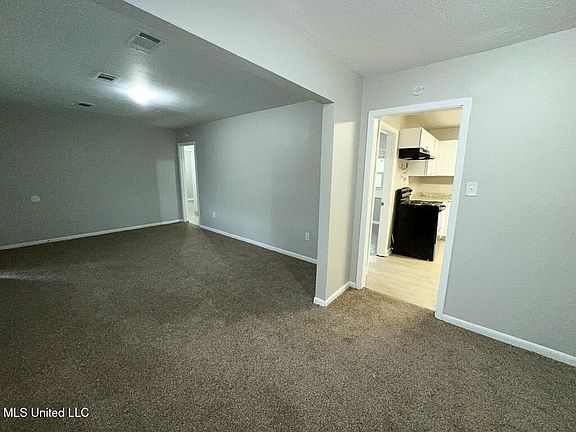 5th image of 351 Lawrence Rd