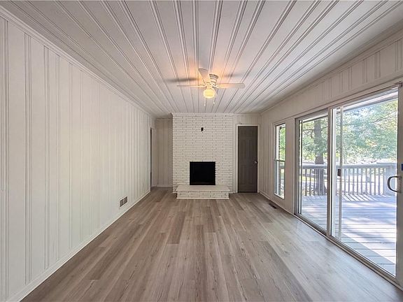 3rd image of 2892 Keats Dr SW