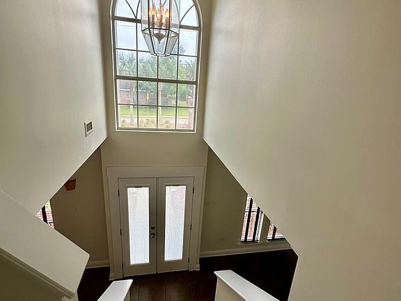4th image of 400 Caribe Pl N