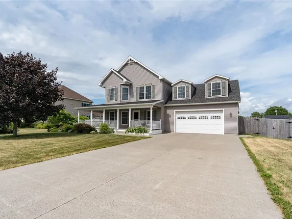 406 Jefferson St, Sackets Harbor, NY 13685