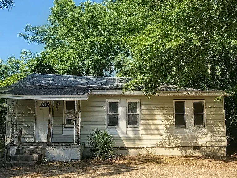 107 Flanders St — Photo 1