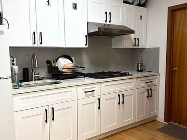 (undisclosed Address), College Pt, NY 11356