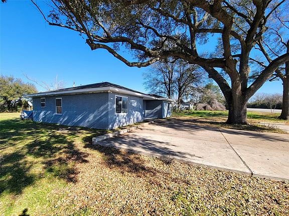 2nd image of 45080 Highway 290 N