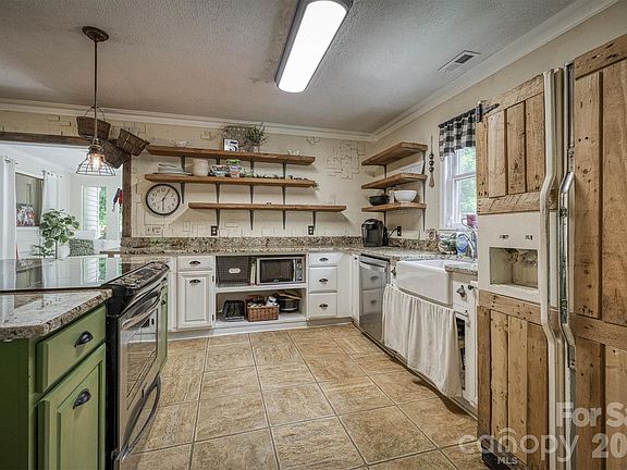 3rd image of 665 Will Robbins Ln