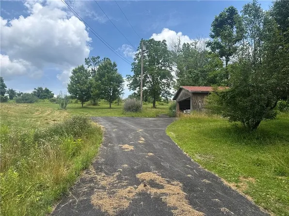 218 Hatfield Rd, Smock, PA 15480